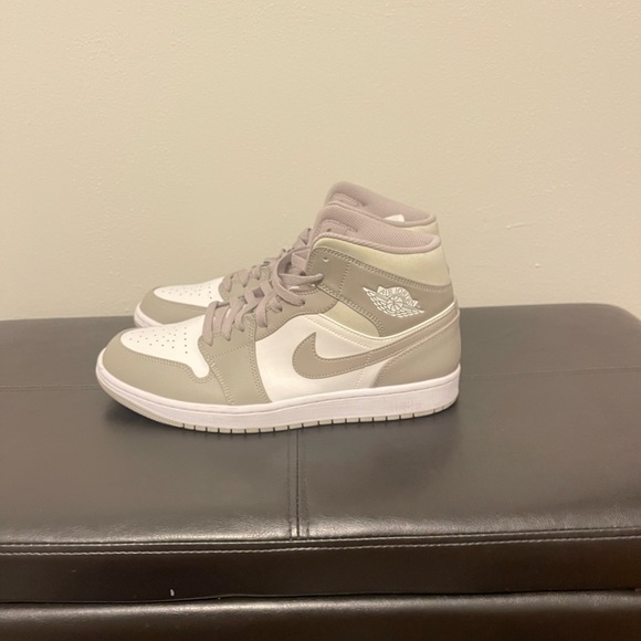 Men’s Jordan Ones - Picture 3 of 4